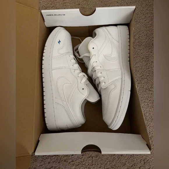 NIKE AIR JORDAN 1 Low Triple White Women's Sz 11 DV0990-111 (New in Box) - Picture 4 of 12